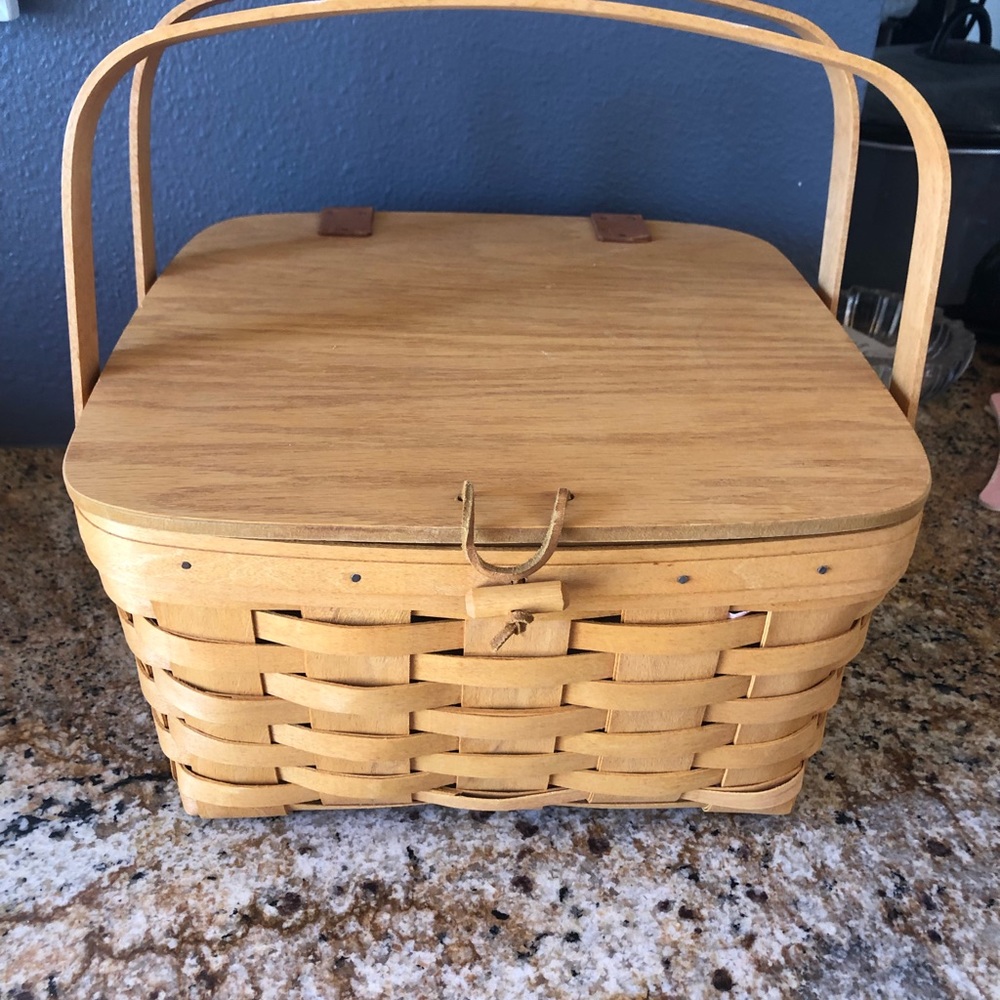 Vintage NWT Longaberger Small Picnic Basket Attached Lid Wood Riser
